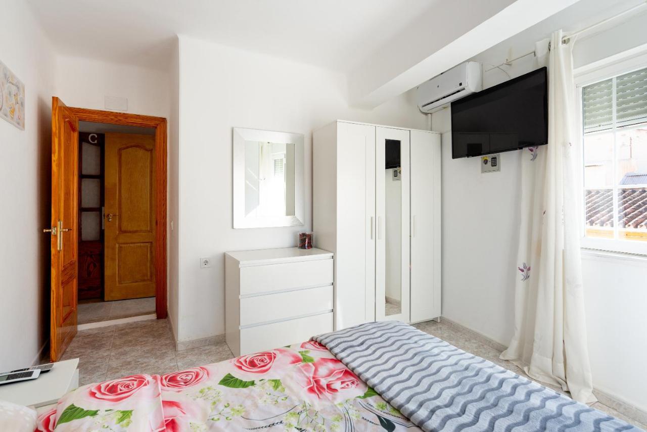 Rooms Breeze & Sun Малага Екстериор снимка