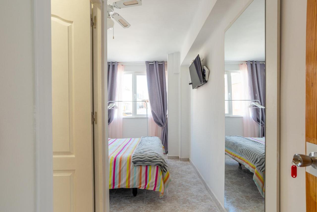 Rooms Breeze & Sun Малага Екстериор снимка