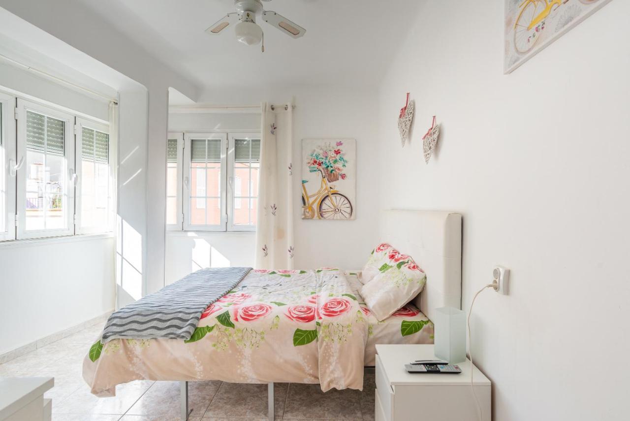 Rooms Breeze & Sun Малага Екстериор снимка