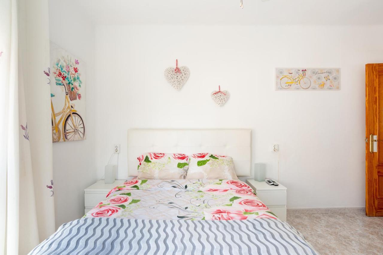 Rooms Breeze & Sun Малага Екстериор снимка