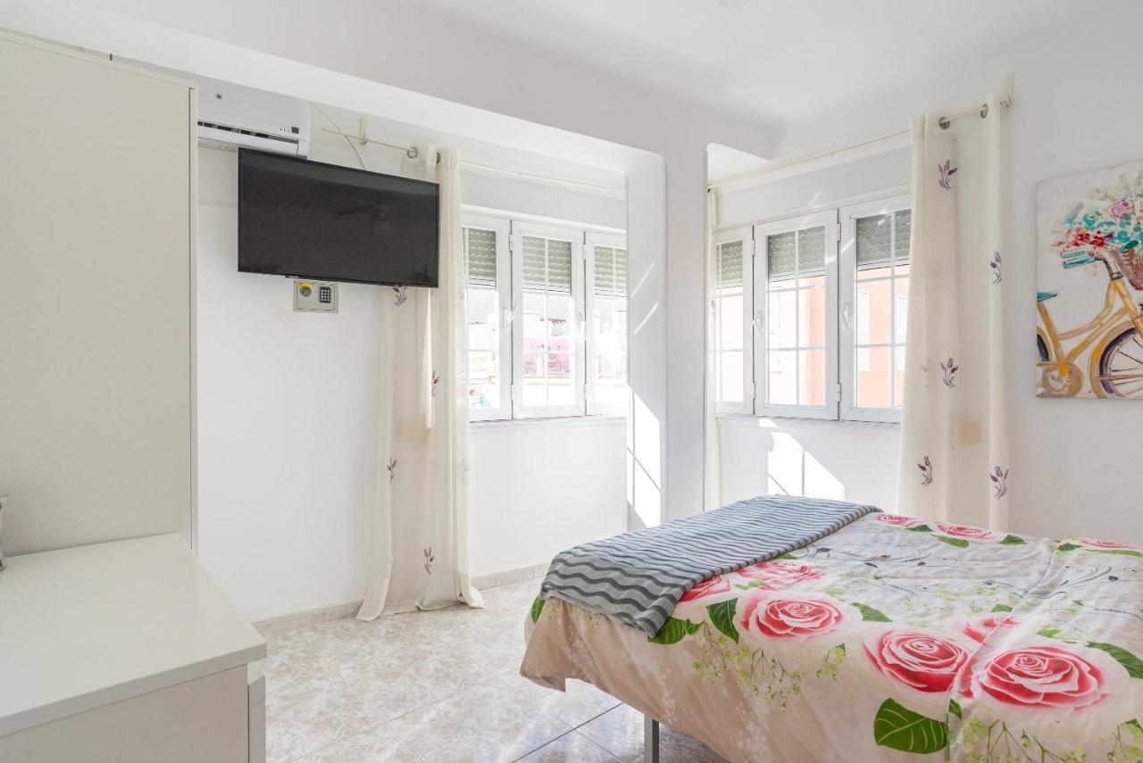 Rooms Breeze & Sun Малага Екстериор снимка